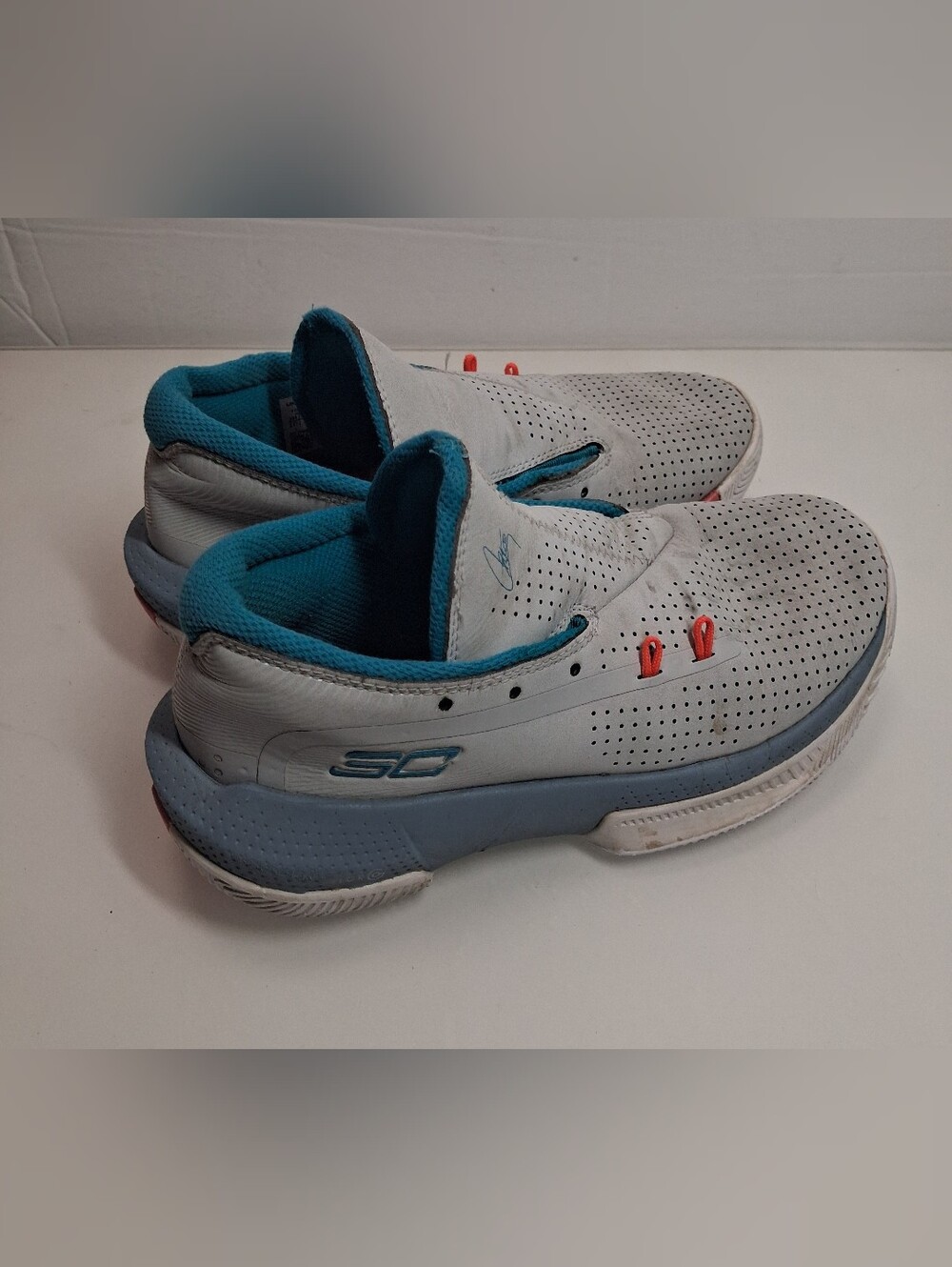 Under Armour Low-Top Sneakers - Light Gray with Teal Accents Size 3.5Y - Picture 6 of 13
